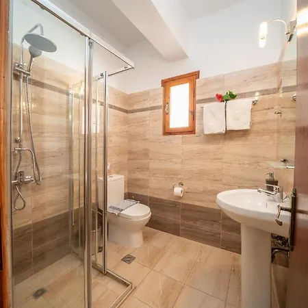 Apart Otel Alexatos & 4*
