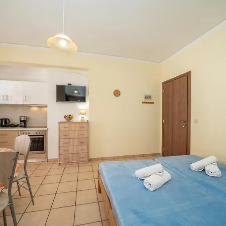 Aparthotel Alexatos &
