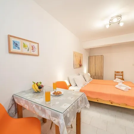 Alexatos & Apartmanhotel 4*