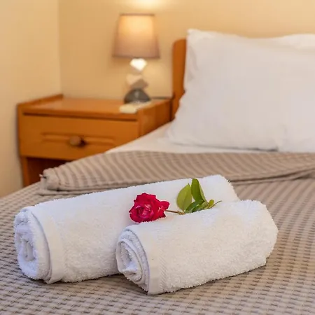 Apart Otel Alexatos & Agia Efimia