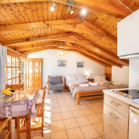 Alexatos & Aparthotel