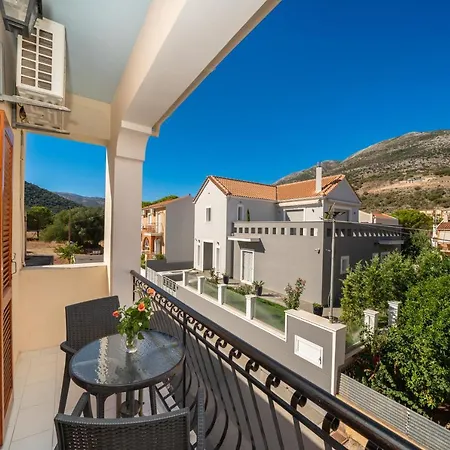 阿莱克萨图斯公寓酒店 Agia Efimia