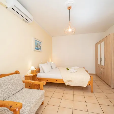 Aparthotel Alexatos & Agia Efimia