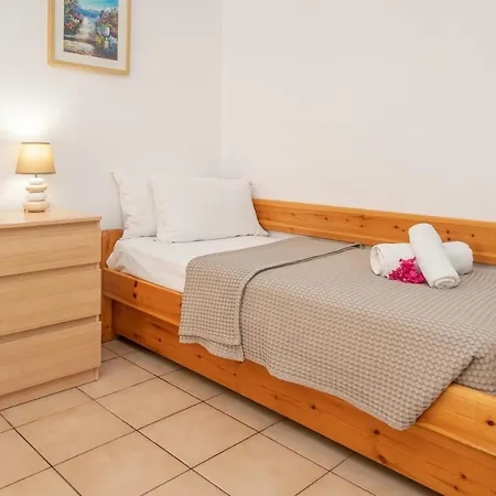 阿莱克萨图斯公寓酒店 公寓式酒店 Agia Efimia