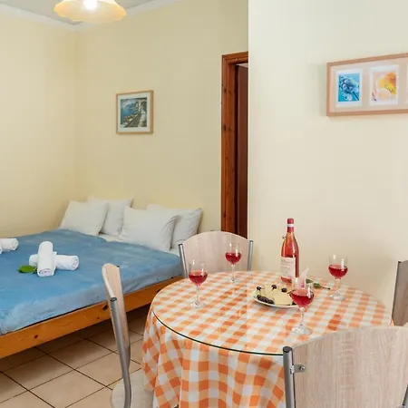 Alexatos & Aparthotel