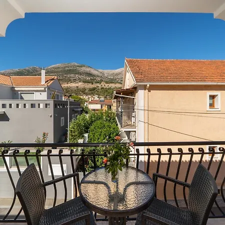 Aparthotel Alexatos & Agia Efimia