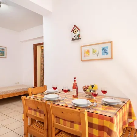 阿莱克萨图斯公寓酒店 Agia Efimia