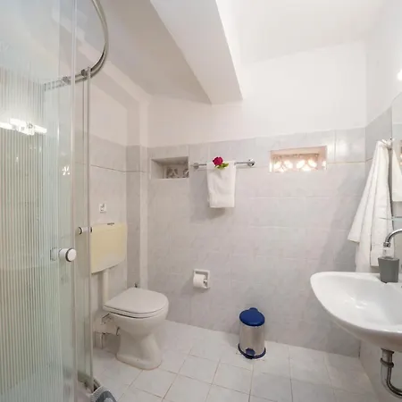 Alexatos & Aparthotel Agia Efimia