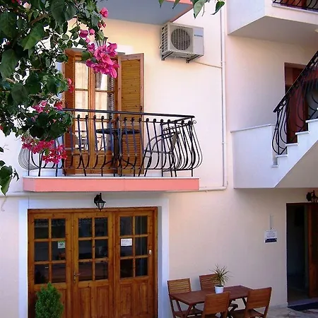 Aparthotel Alexatos &