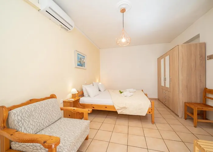 Aparthotel Alexatos & Agia Efimia