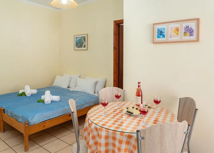 Alexatos & Aparthotel