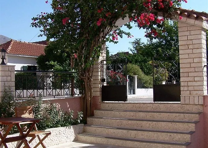 Aparthotel Alexatos & Agia Efimia