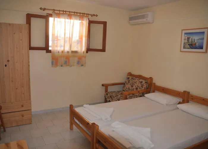 Alexatos & Aparthotel