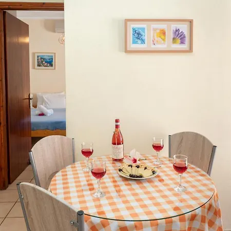Aparthotel Alexatos & 4*