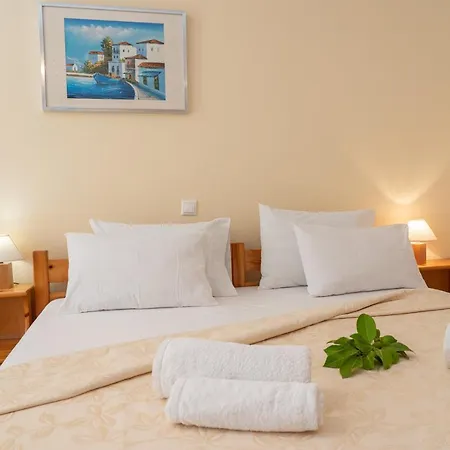 Alexatos & Lägenhetshotell Agia Efimia